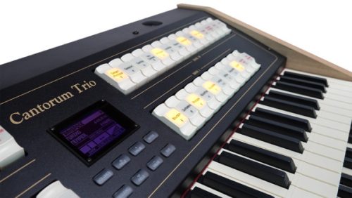 Viscount Cantorum Trio Plus – Преносим дигитален орган с три мануала, Physis Plus технология, 46 регистра, 4 оркестрови гласа и персонализирано акустично моделиране