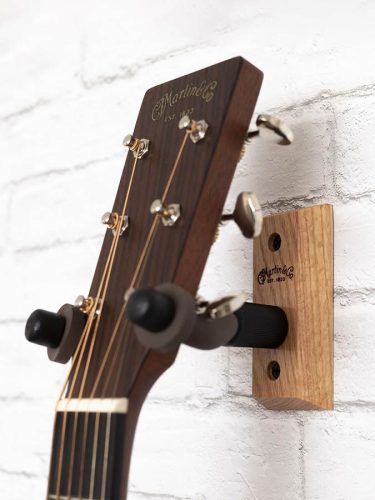 Martin 18AMHWO SPA Gitarren-Wandhalter – Holzbasis natur, gepolsterte Gabel, offizielles Martin Zubehör