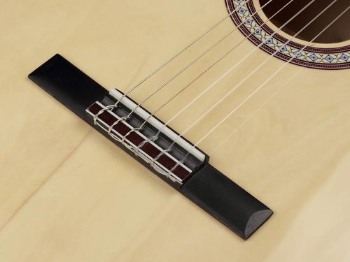 Salvador CG-144-NT - Kids Sorozat Klasszikus Gitár Teljes Méret, Hárs Hátlap és Oldalak, Nikkel Bundok, Trussrod, Fényes Natúr Lakkozás