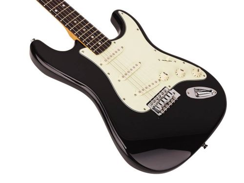 SX SST62-BK Retro Series E-Gitarre – 62er Vintage Stil, 3 Single Coils, Vintage Tremolo, Schwarz Hochglanz, mit Gigbag
