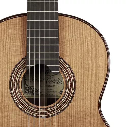 Sinfonia C Salvador Cortez All Solid Performer Series classic guitar, cedar top, rosewood b&s, lattice bracing, raised fb, deluxe gigbag